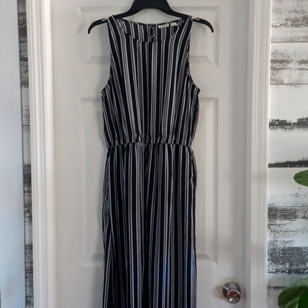 Maxi dress with skirt